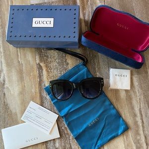 NEW (NEVER USED) WOMENS GUCCI SUNGLASSES